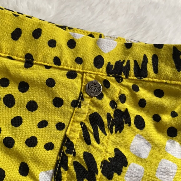 Vans Off the Wall | Reflektor Animal Print Shorts (M) - Picture 5 of 13
